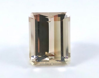 Grande pierre précieuse en vrac de 18,28 carats en quartz fumé de taille émeraude - À acheter en vrac ou à personnaliser