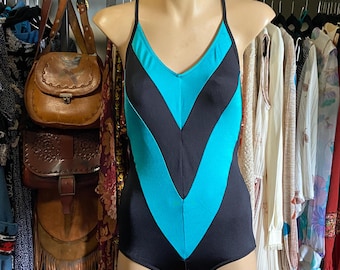 Blauwgroen en zwart eendelig vintage badpak uit de jaren 80 met chevronstreep S