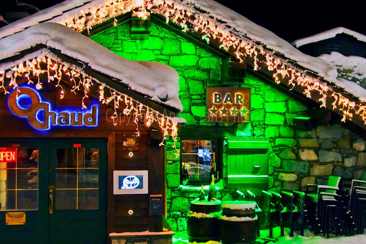 O Chaud bar Les Arcs Arc 1950 Saboya Alpes franceses Francia Fotografía