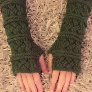 Claire Celtic fingerless gloves PATTERN image 5