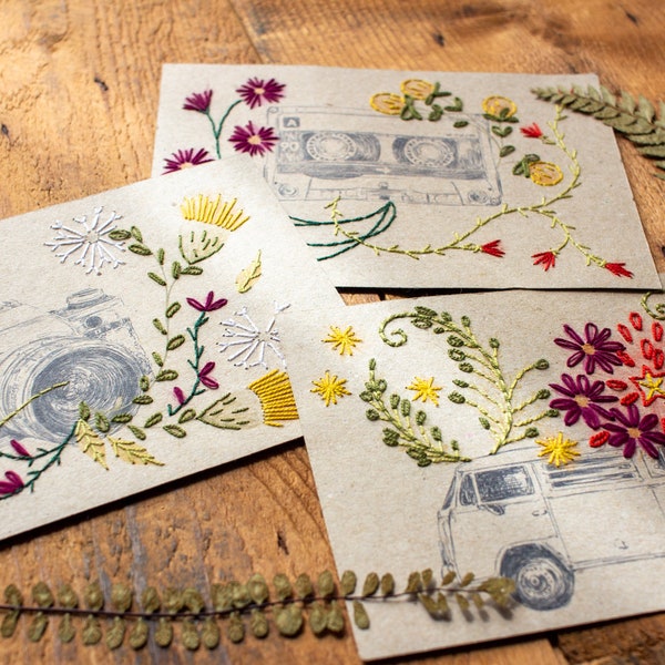 Cartes à broder En vacances ! Kit de broderie sur papier complet  Esprit rétro et fleuri pour l'été