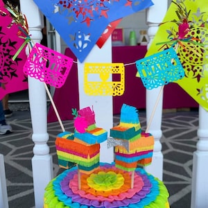 Les mariés sont des décorations de gâteau de mariage Pinata Fiesta personnalisées, une décoration de gâteau de mariage à destination, une décoration de gâteau Piñata image 3