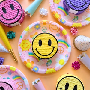 Happy Face Mini Piñata Favors: Fillable Party Decor