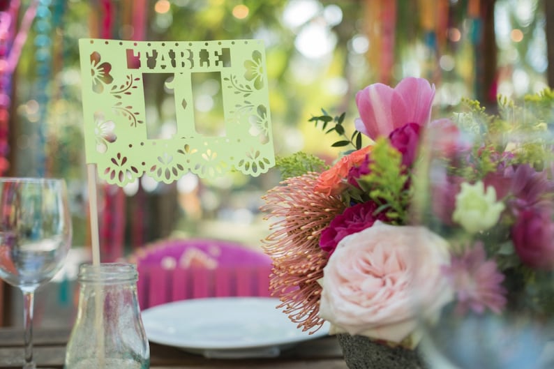 Numéros de table de mariage, Talavera, Papel Picado, mariage à destination, Fiesta mexicaine, Cinco de Mayo, décorations, centre de table, fête, LOT de 12 image 1