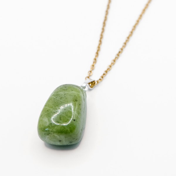 Collier jade néphrite, bijoux pierre naturelle, collier pierre verte, bijoux femme, bijoux fin, collier lithothérapie, pendentif jade