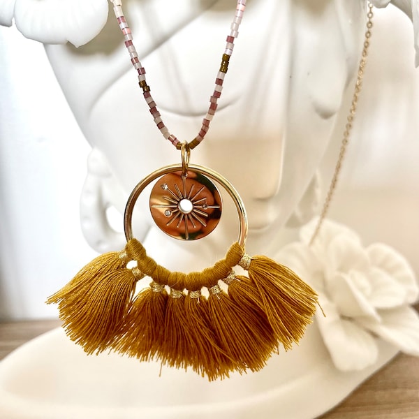 Sautoir perles miyuki et pompon jaune moutarde / Collier jaune avec chaine fine dorée / Cadeau pour femme, bijoux bohème chic et délicat