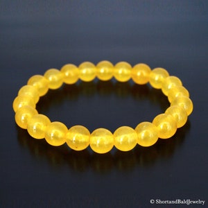 Op de afbeelding: Een gele edelsteen armband met ronde kralen.