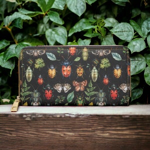 Cartera de insectos Cartera oscura Academia Goblincore Cartera con cremallera Dark Cottagecore Regalo para amantes de las brujas Cartera de cuero vegano Cartera de viaje para mujeres