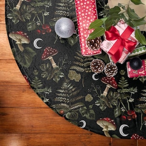 Dark Cottagecore, Mushroom Tree Skirt Witchy Cottage Witch Forest Wicca Tree Skirt, Mystical Christmas Tree Skirt Cute Pagan Christmas Decor