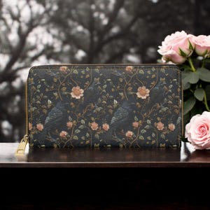 Cartera con cuervo bordado, cartera Dark Cottagecore, cartera con cremallera de pájaro gótico, cartera de bruja, cartera vintage con flores de bosque, Dark Academia