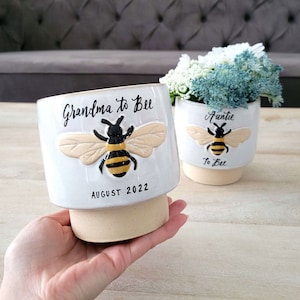 Summer Baby Pregnancy Announcement, Grandparents or Grandma To Bee Gift for Baby Reveal, Aunt, Personalized Bee Planter Ceramic, Spring Baby