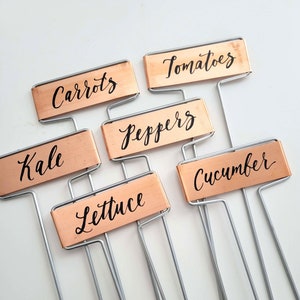 Marcadores de jardim de cobre personalizados, estacas de plantas personalizadas com letras à mão, etiquetas de metal para ervas ou vegetais para presente de dia das mães, decoração externa