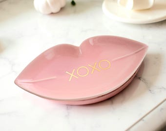 Porta-anéis em formato de lábios rosa, prato para joias com beijo, bandeja de cerâmica para bijuterias, presente para ela, presente de Dia dos Namorados, presente para a mãe, prato de vidro XOXO