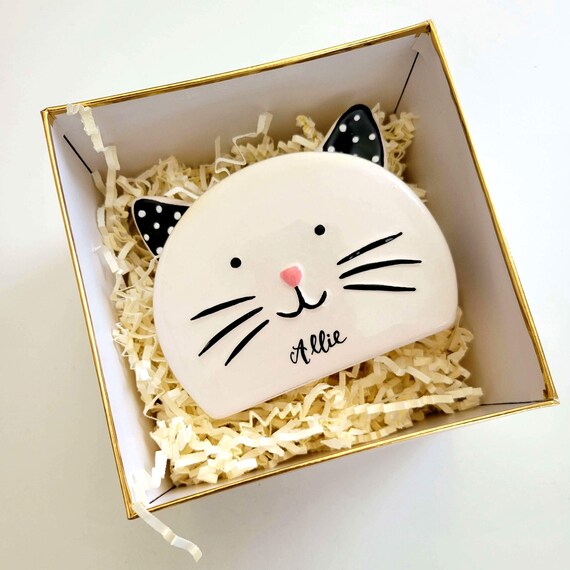 Regalo salvadanaio gatto personalizzato per bambini, salvadanaio gattino in  ceramica personalizzato con calligrafia scritta a mano, regalo baby shower,  regalo amante dei gatti -  Italia