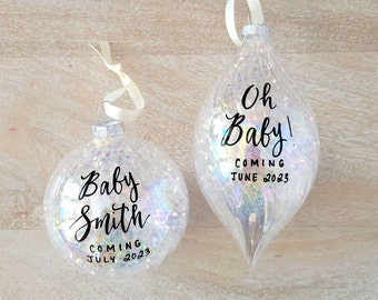 Weihnachten Schwangerschaft Ankündigung Ornament, personalisiertes Geschenk für Oma und Opa, Oh Baby Due 2024, Hand beschriftetes Glitzer Glas Ornament