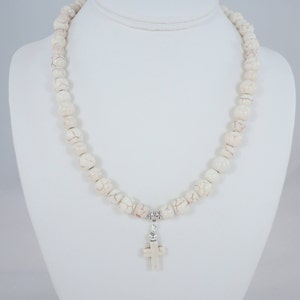 Men&#39;s Magnesite Bead Cross Necklace: Ivory Stone, Magnetic Clasp