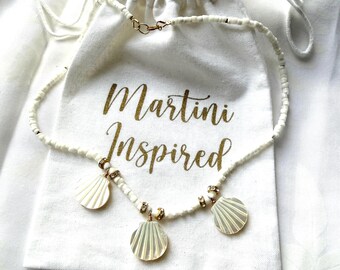 Collar de oro con conchas marinas - Cuentas Heishi, diamantes de imitación y cierre dorado - Hecho en Maui