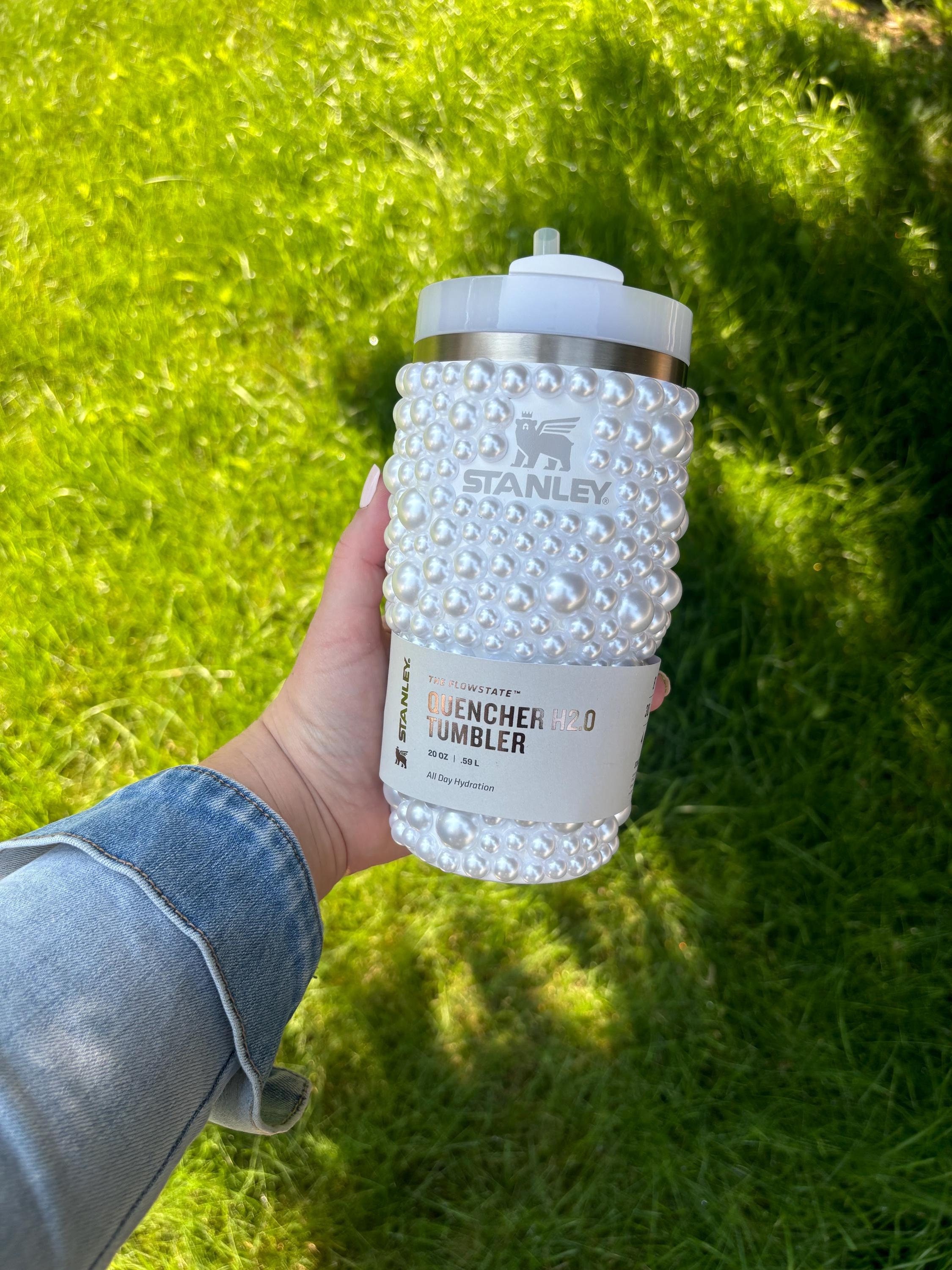 ★STANLEY★ Quencher H20 Flowstate Tumbler 887ml Pearl White Stanley The Quencher H2.0 Flowstate Tumbler 20 oz - Rose