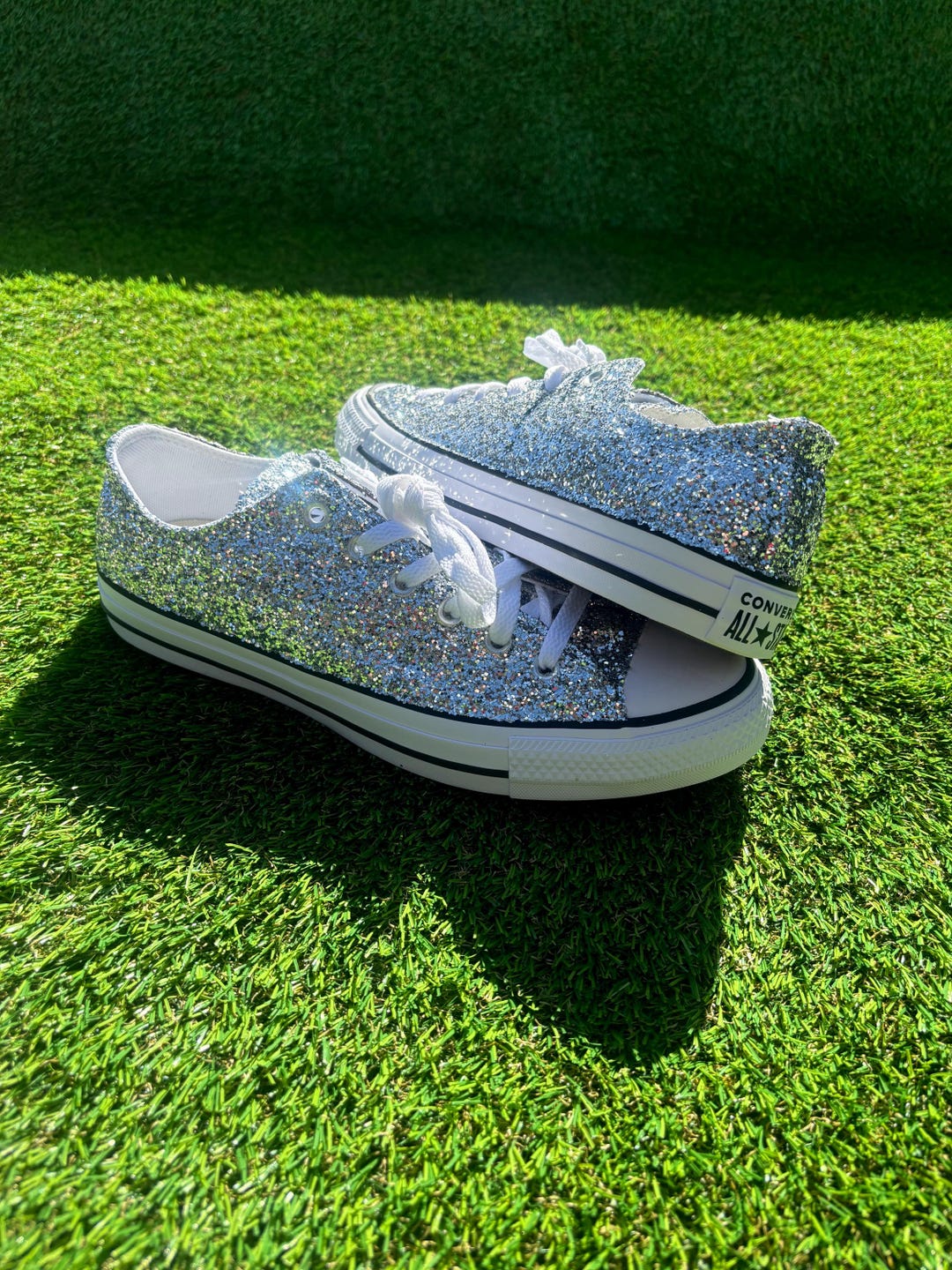 Converse All Stars con purpurina plateada: zapatos hechos a medida