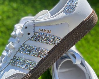 adidas gazelle silver green womens Samba OG Womens Lifestyle Shoes (Silver Metallic/Cloud White/Core White) main image 0