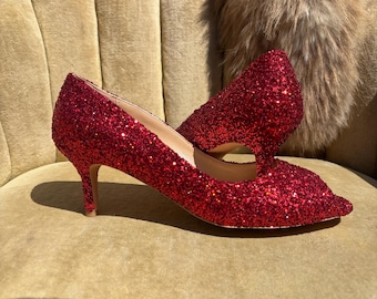 Décolleté con tacco alto e glitter rosso rubino: scarpe con tacco aperte in punta personalizzate