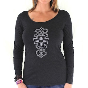 Zia New Mexico Sun Symbol | Screen Printed Ladies Long Sleeve Scoop Neck Shirt | Vintage Black