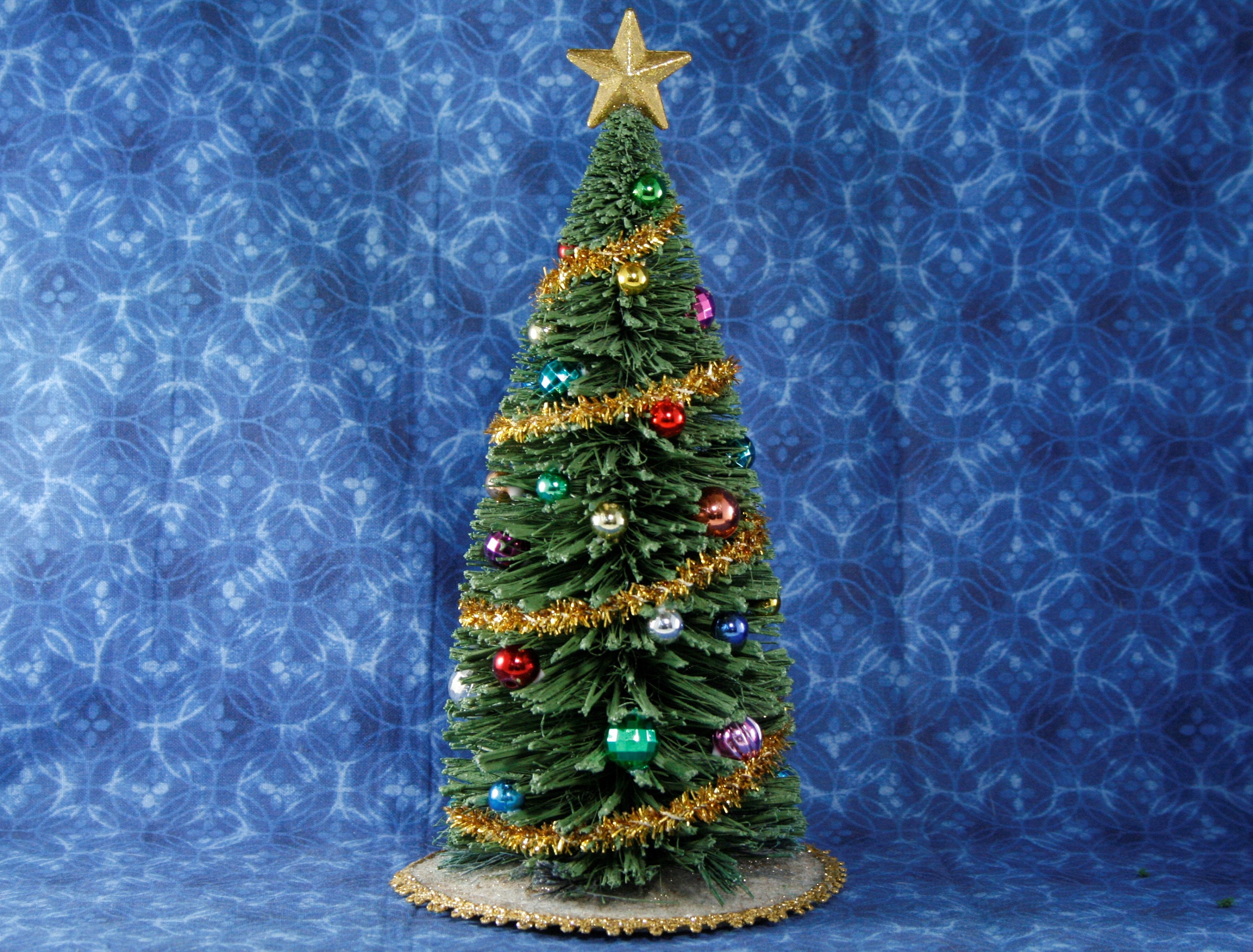 ONE Miniature Pine Tree, 1:12 Scale, Doll House, Christmas