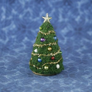 Miniature Dollhouse Christmas Tree: 1/48 Scale Handcrafted Diorama