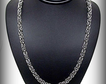 Collar bizantino de cota de malla hecho a mano en acero inoxidable pulido