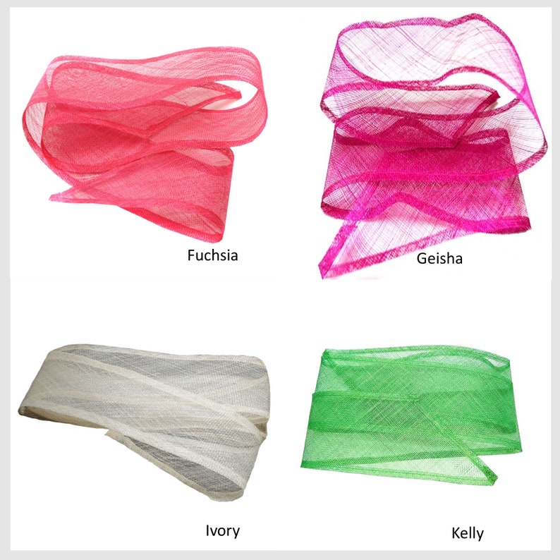 Pode incluir: Quatro amostras de fita em diferentes cores: f&uacute;csia, geisha, marfim e kelly. A fita &eacute; um material tecido e texturizado.