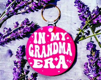 Pink Acrylic Keychain Engraved "In My Grandma Era", Baby Shower Gift for Grandma, Expecting Grandmother's Present