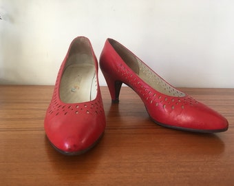 Vintage leather pump, red pump, Minelli pump