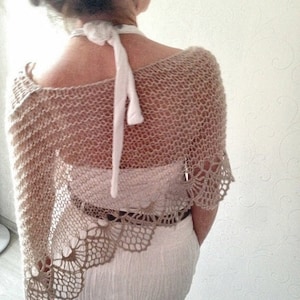 Locker gestrickter brauner Poncho, Frühlingsstrickschal, Shrug, Cape, trendiges Cape, Frühlingsfrauentop, braune Frühlingsverpackung, handgestrickte Abdeckung