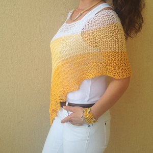 Poncho d&#39;été en tricot jaune, écharpe d&#39;été en coton, haut en lin, écharpe d&#39;été, haussement d&#39;épaules, châle, tenue bohème, haut tendance, couverture de plage jaune