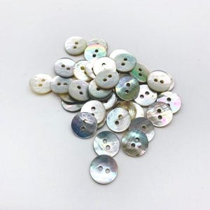 20 x Kleine Agoya Echt Muschel Knöpfe 2-Loch Knöpfe 11mm (18L). Perlmutt.