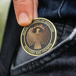 Moneda de sobriedad Phoenix - Medallón de la Oración de la Serenidad de AA - Regalo de recuperación - Grabado láser - Hecho por un veterano