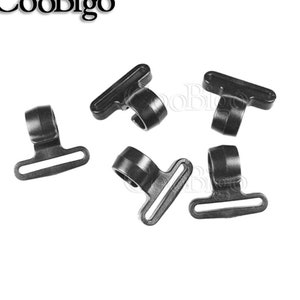 Puede incluir: Seis clips de plástico negro para postes de tienda de campaña. Los clips tienen un bucle en un extremo y un gancho en forma de T en el otro extremo.
