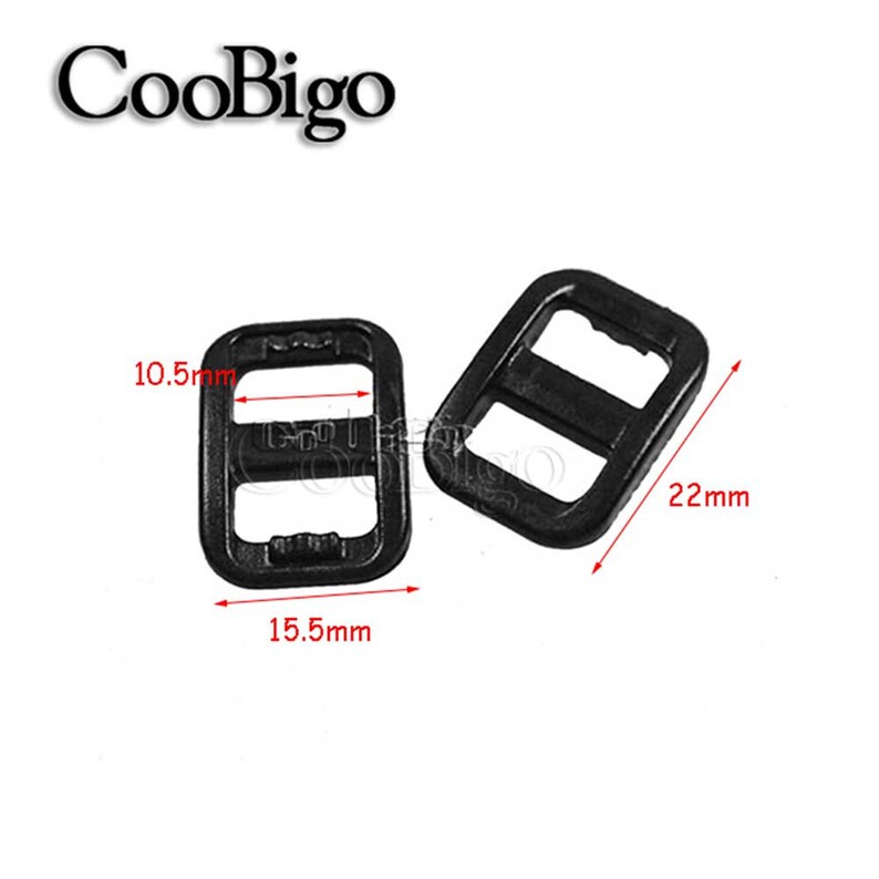 Op de afbeelding: Twee zwarte plastic schuifgespen, elk met een afmeting van 3,9 cm bij 2,7 cm en een lengte van 22 mm. Deze gespen worden vaak gebruikt voor banden, tassen en andere doe-het-zelfprojecten.