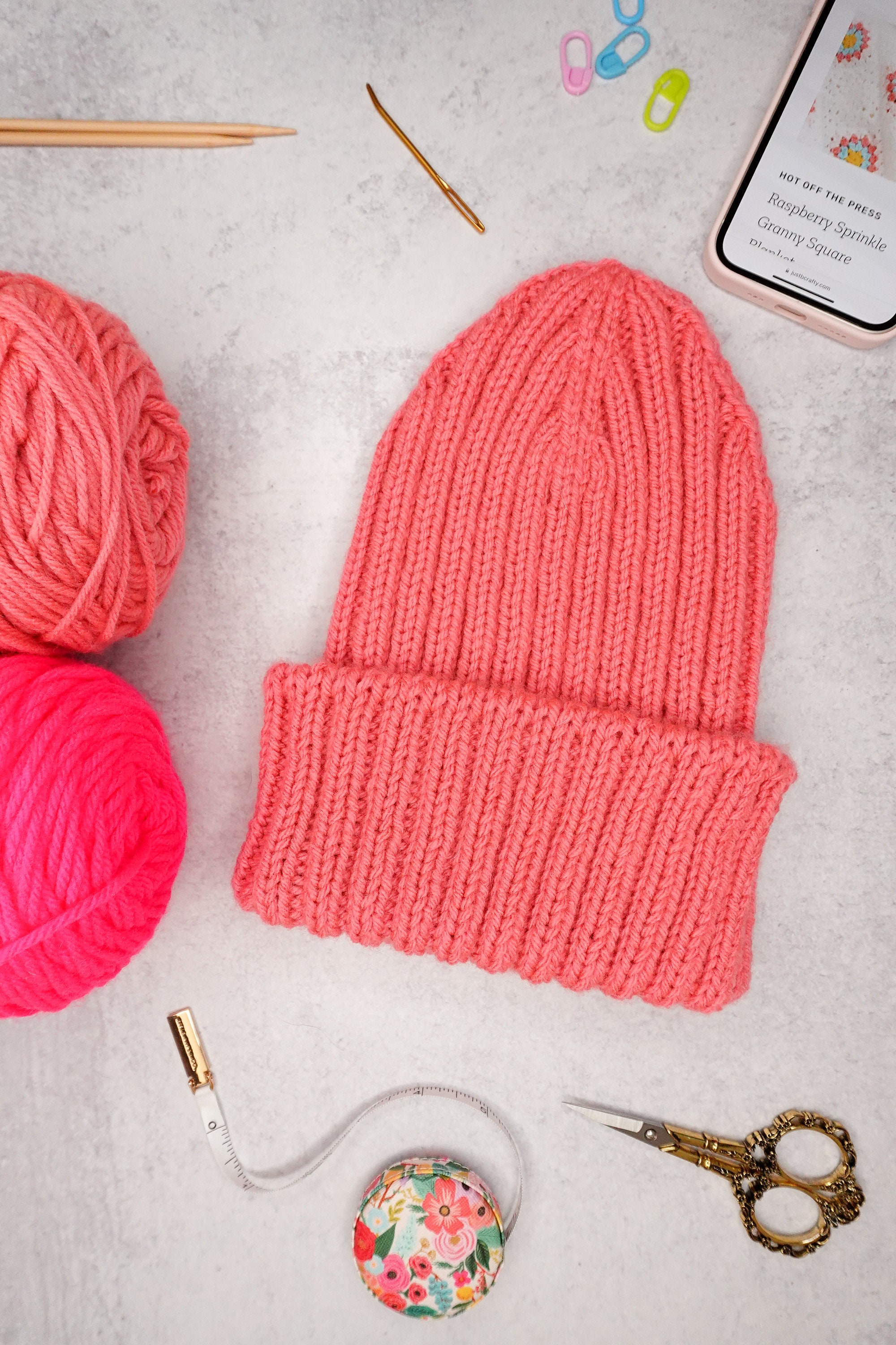 Knitted Hat Pattern and Video, Easy Ribbed Knit Beanie Toque for ...