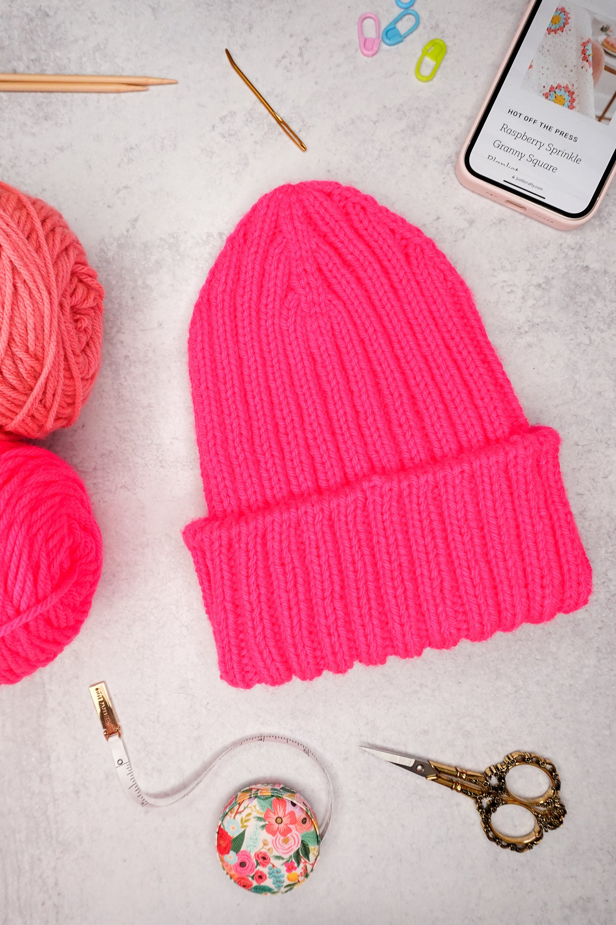 Knitted Hat Pattern and Video, Easy Ribbed Knit Beanie Toque for ...