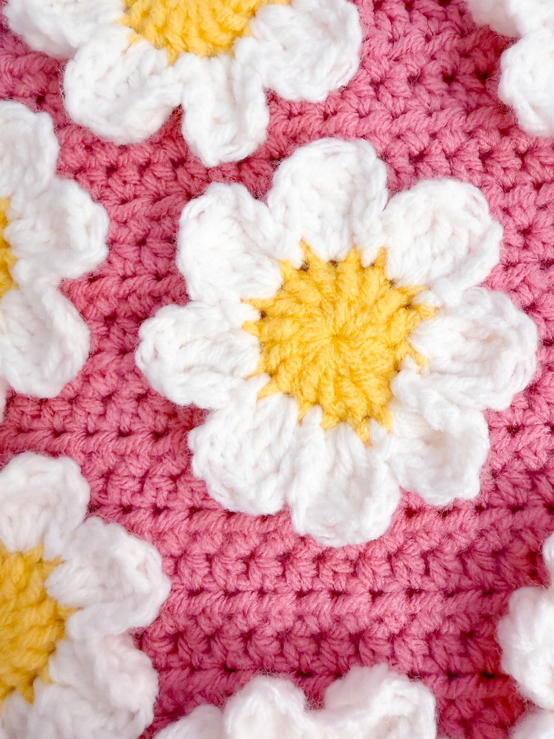 Crochet Daisy Applique Pattern and Video, Scrap Buster Flower ...