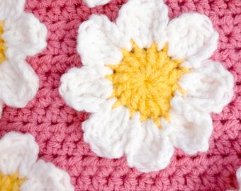 Crochet Daisy Applique Pattern and Video, Scrap Buster Flower, Crocheted Daisies (2 sizes!) pdf