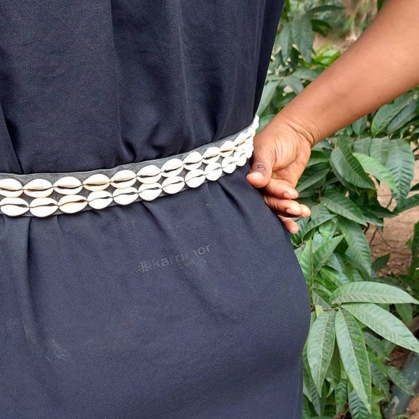 Woman double row African vintage cowrie shells belt sewn on goat leather, boho ethnic jewelry