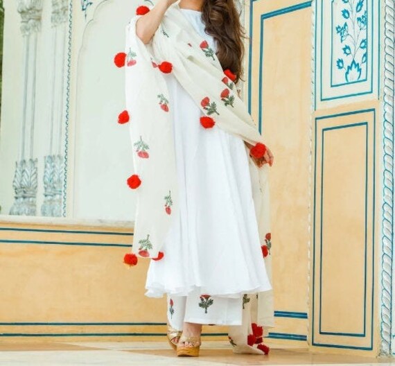 white dress with bandhani dupatta