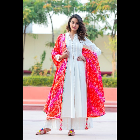 White Salwar With Bandhani Dupatta 2024 | www.gemologytidbits.com