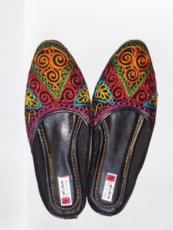 Zapatos hechos a mano Mojari indio hecho a mano Hermoso trabajo de bordado Mojari Mujeres Jutiya Zapatos del vientre Zapato de lujo Zapatos Zapatos para mujer Zapatos sin cordones Juttis y mojaris Vientres para mujeres Zapatos de mujer 
