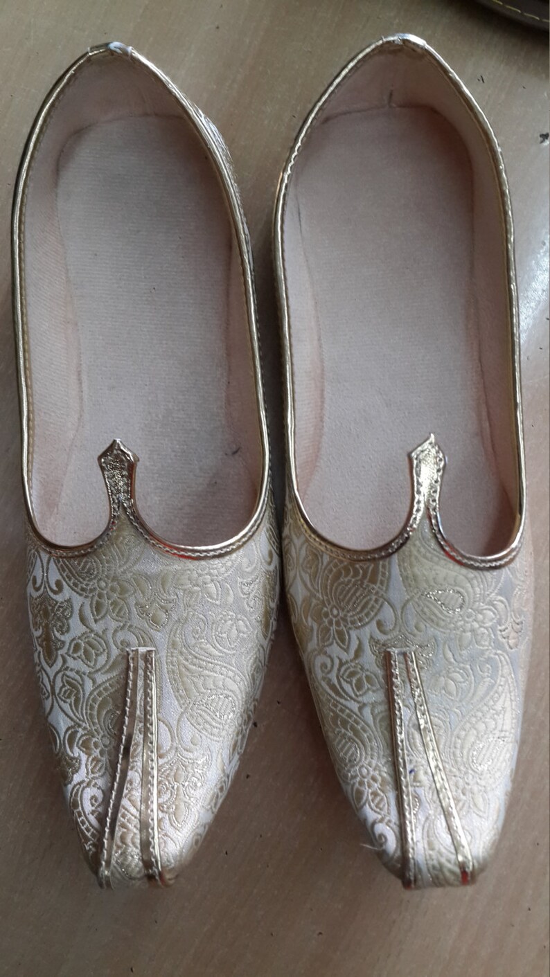 mojari style shoes