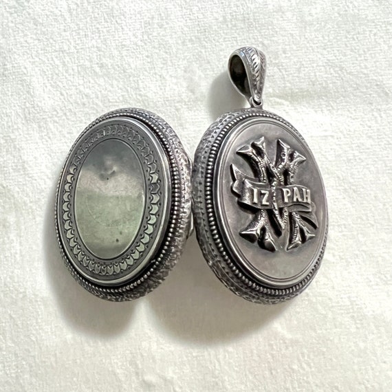 Antique Victorian MIZPAH Locket - image 3