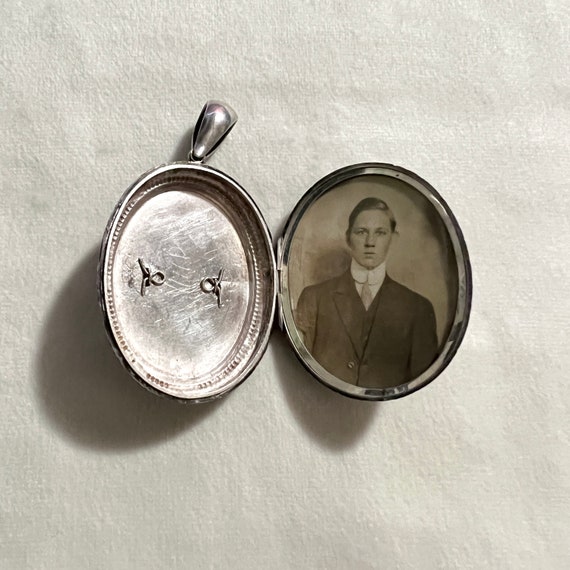 Antique Victorian MIZPAH Locket - image 4