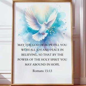 Romeinen 15:13 mei de God van de hoop Bijbelvers Heilige Geest gebed aquarel duif afdrukbare katholieke muur kunst Pinkstercadeau digitale download